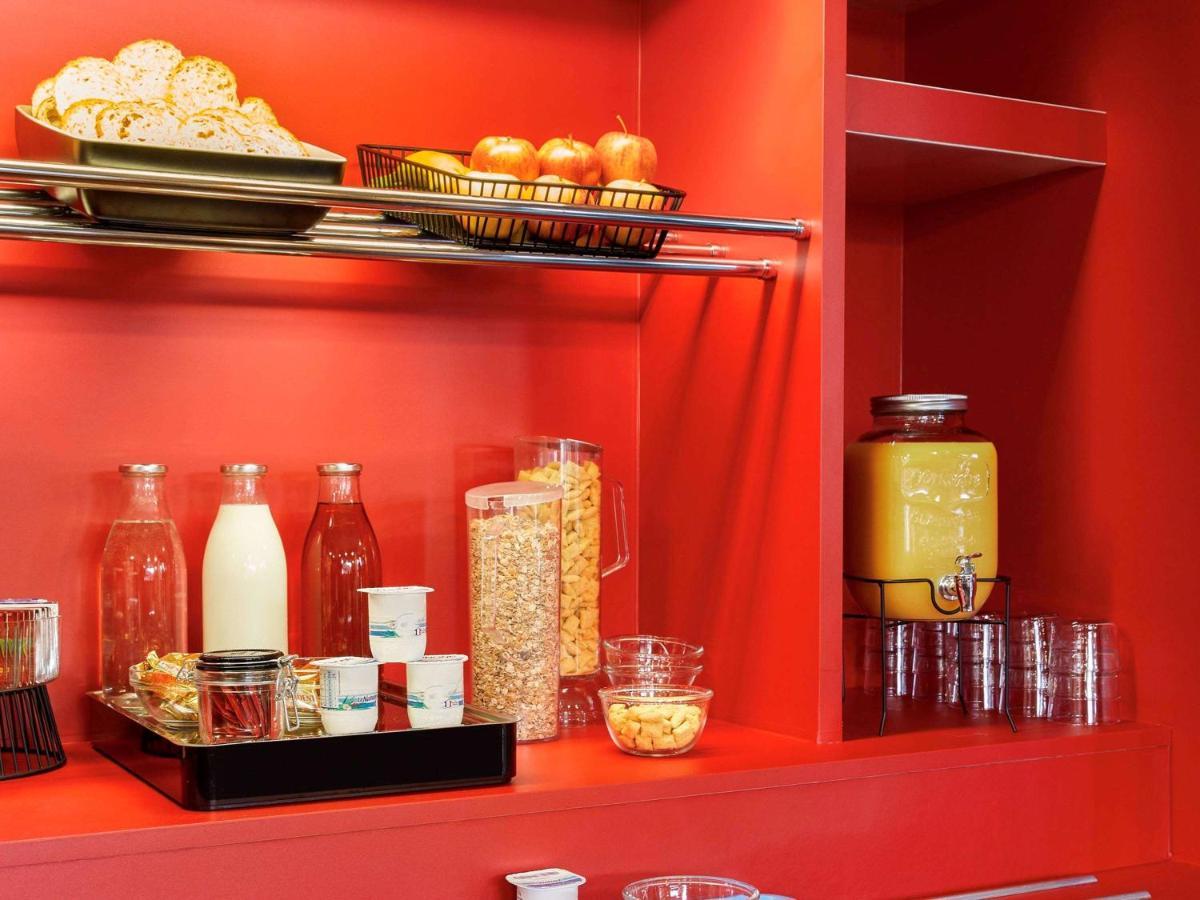 Hotelf1 Saint Malo Kültér fotó A well-stocked pantry
